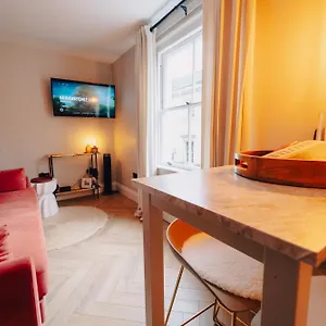 1 Bed - Apartment Bath