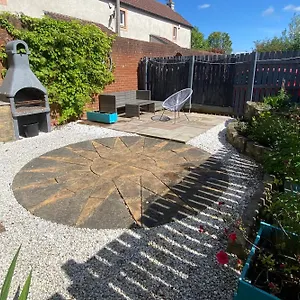  Appartement Cosy With Free Parking Close To Airport